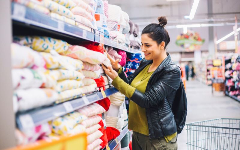 nguoi-viet-thac-mac-mua-gi-o-nhat-re-hon-viet-nam